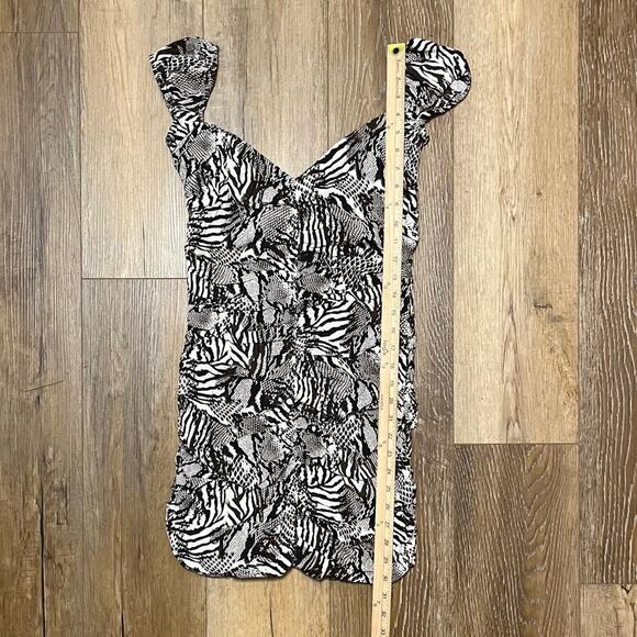 WILFRED Aritzia Veda Ruched Mini Dress Animal Print Black Cream Sz 2 Sexy VNeck - Picture 11 of 11